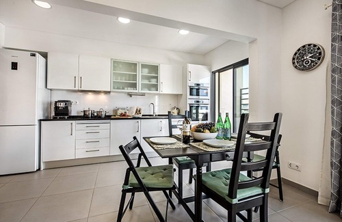 Tavira Apartment | Modern luxury apartment with private south/east facing terrace near Gran plaza