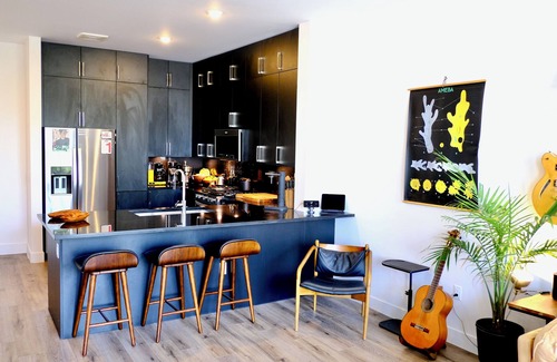 Bouldin Apartment | Modern Luxury Condo in Austin - WFH Setup, Rooftop, Pool, & Barton Springs