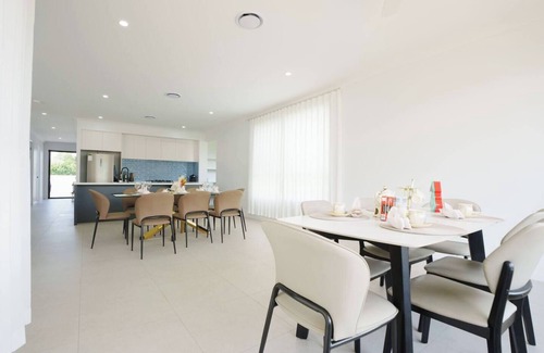 Sunnybank Hills House | Modern Luxury Family 5Bedrooms