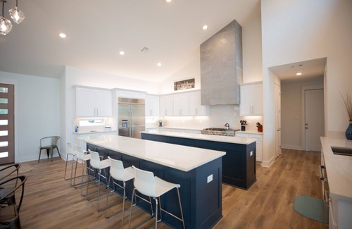 Malakoff House | Modern Luxury on Cedar Creek Lake, Private Pool!