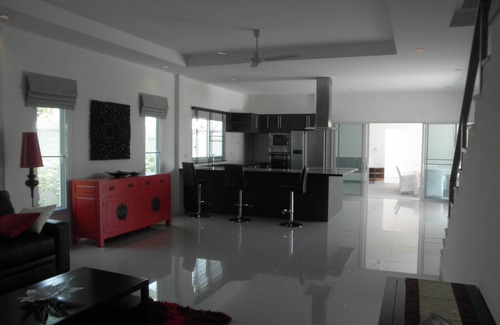 Ban Nong Sadao Villa | Modern luxury villa with large saltwater pool, jacuzzi and tropical garden