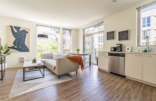 Mercer Island Apartment | Modern Mercer Island 2bed & 2bath| Gym, Rooftop
