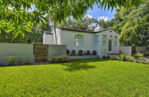 Biscayne Park House | Modern Miami Villa with Pool Oasis about 5 Mi to Beach!