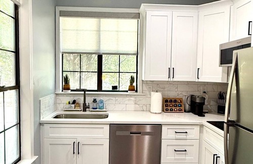 Midtown Condo | Modern Midtown Studio-Steps from Piedmont Park-Free Parking!
