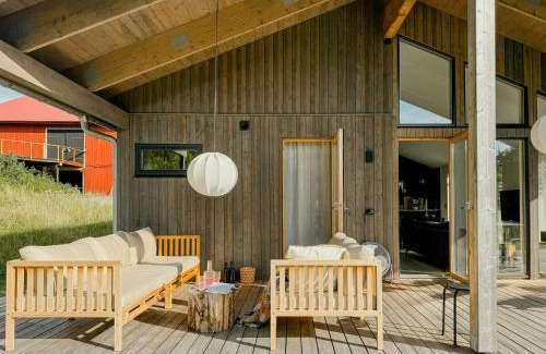Enkoping House | Modern Mini-Villa With Lake View On Bryggholmen