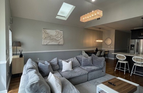 Hackensack River Waterfront House | Modern minimalistic 3 bdr Apt Townhouse
