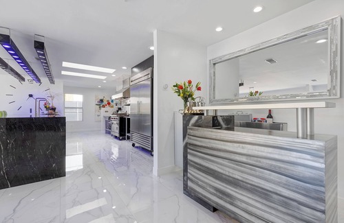 Bonita House | Modern modern Palm Springs home in San Diego