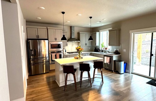 Westbrook Meadows House | Modern Mountain 4-bedroom House in outdoorsy Bend minutes from Mt. Bachelor