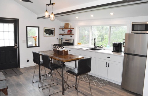 Black Hawk Cabin | Modern Mountain Cabin - Romantic Getaway - Dog Friendly