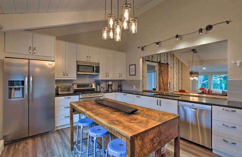Eagle-Vail House | Modern Mountain Escape on Golf Course w/Hot Tub!
