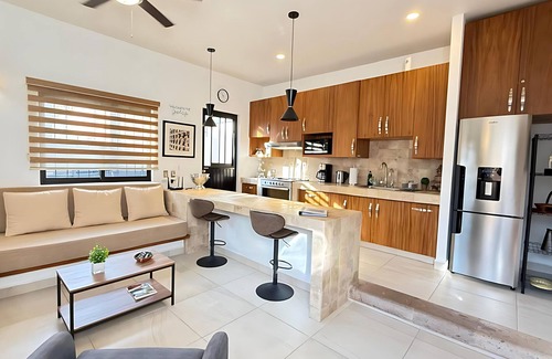 San Antonio Tlayacapan House | Modern 3-Bedroom Retreat in Ajijic - Walk To Everything- 1 Night Rates Available