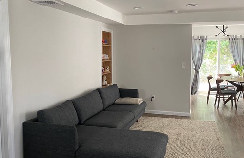 Manorhaven House | Modern, new, convenient 4 bed