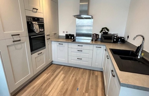 Ebbsfleet Valley House | Modern Newly home with built 5 beds , 5 minutes from Ebbsfleet international!