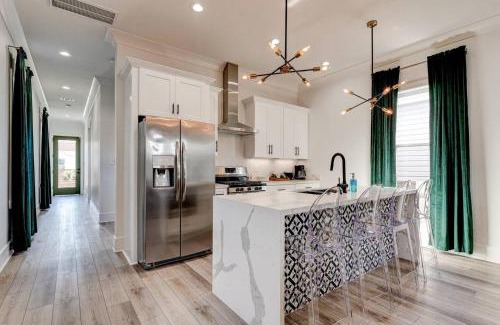 Tulane - Gravier House | Modern Nola Home W Superdome View