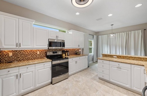 South Gate Ridge House | Modern Oasis 4 Bedroom Home