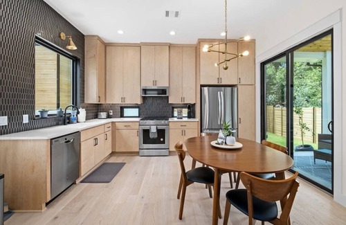 Elmhurst Heights House | Modern Oasis - Close to Downtown - Private Yard + 1 Car Garage