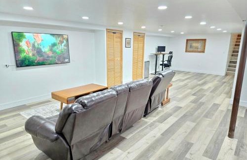 Gurnee Villa | Modern Oasis: Gurnee Getaway