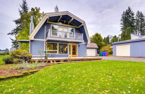 Carver House | Modern Oregon Getaway with Fireplace, Yard and Deck