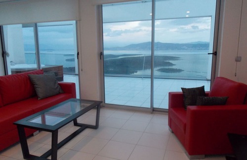 Kiyikislacik Apartment | Modern penthouse apartment with stunning views of the Aegean.