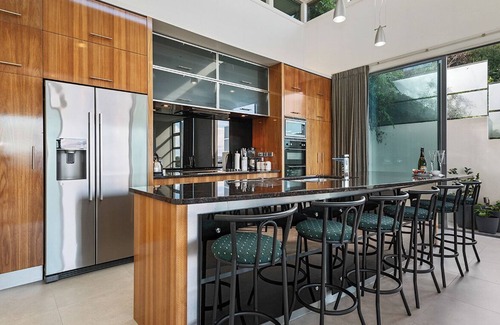 Acacia Bay Apartment | Modern Penthouse Apartment with the BEST Lake Views