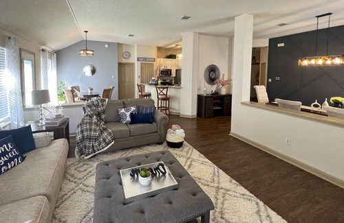 Pflugerville House | Modern Pflugerville Getaway w/Private Pool!