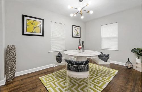 Broadview House | Modern Pop Art Decor Grill & Games
