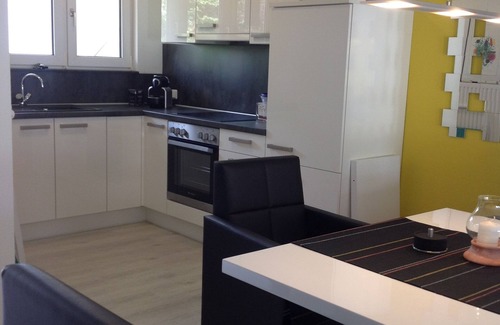 Scheid Apartment | Modern, premium lake view vacation apartment over 2 floors