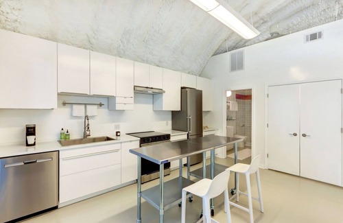 Abercorn Heights Apartment | Modern Quonset Hut in Midtown Savannah