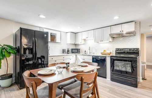 Sloan Lake House | Modern | Regis | Sloans Lake | Work-Friendly