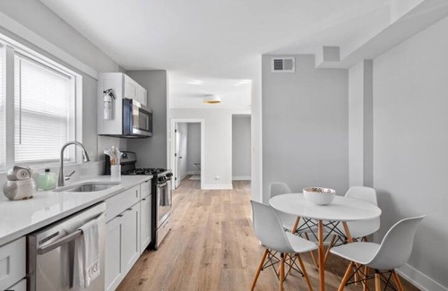Riverside Apartment | Modern Renovated Suite in Riverside