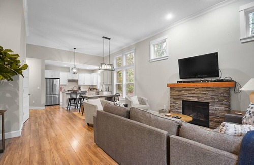 Welches House | Modern Retreat in Mt Hood | Dog Friendly
