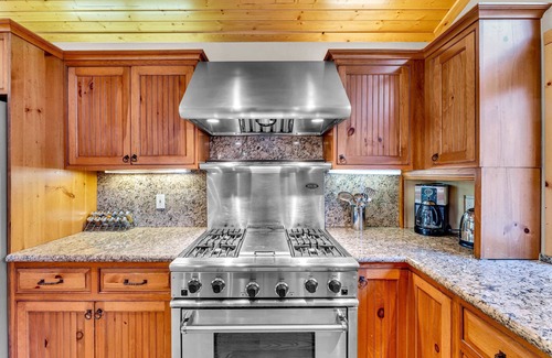 Truckee House | Modern Retreat in Truckee with A/C & Game Room