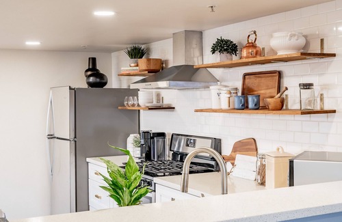 Midway City Condo | Modern Retreat near Disneyland: 2-Br Condo