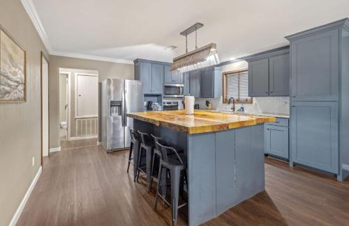 Westlake House | Modern Rustic Family Home in Westlake La
