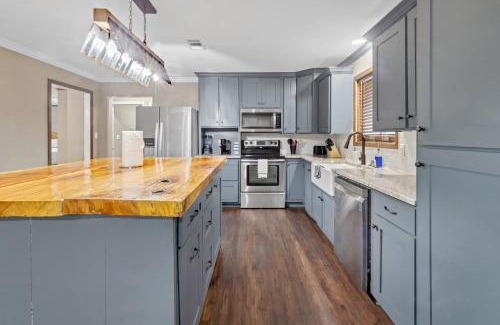 Westlake House | Modern Rustic Family Home in Westlake La