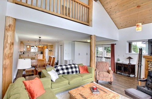 Snow Pine Estates Ski Chalet | Modern, Rustic & Spacious Chalet, Views, Hot Tub