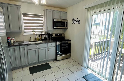 Norwalk House | Modern & Serene 3 Bedroom Townhouse in SoNo