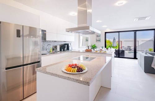 Malmok House | Modern Shore house in Catalina Aruba with pool. Walk to the best snorkel spots.n