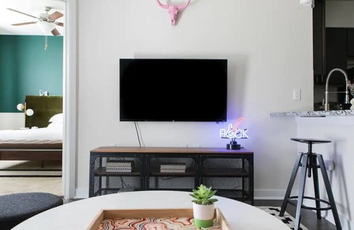 West Congress Apartment | Modern SoCo CozySuites w 2 Pools! #05
