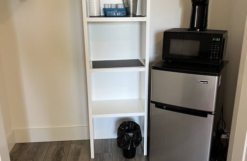 Spindrift Banks Apartment | Modern Soundfront Studio, Pier access, Sunsets, Fishing, Watersports, Beach