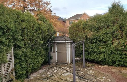 West Oak Trails House | Modern & Spacious 2 Bedrooms+2 Bathrooms Bungalow in Oakville