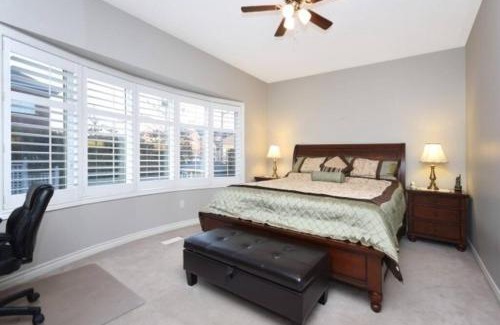 West Oak Trails House | Modern & Spacious 2 Bedrooms+2 Bathrooms Bungalow in Oakville