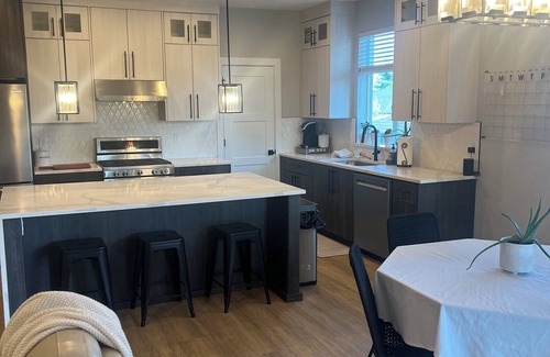 La Center House | Modern spacious 4-bdrm. house in beautiful La Center, with AC & pets allowed.