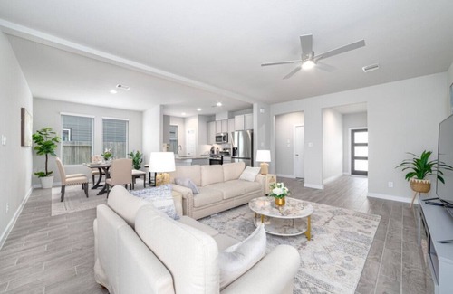 Rosenberg House | Modern & Spacious 4-Bedroom Home in Rosenberg, TX