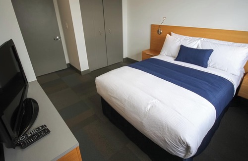 Portage La Prairie Condo | Modern & Spacious Fully Equipt Executive Suite - Barker Suites