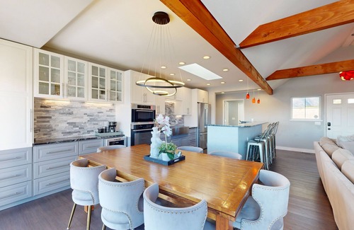 Wapato Point House | Modern & Spacious Home Near Lake Chelan with Private Hot Tub, Shared Pool
