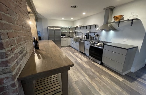 Confluence Apartment | Modern, spacious Loft with River View just off GAP trail