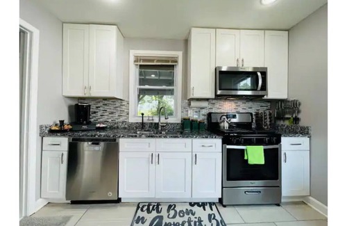 Wheaton-Glenmont House | Modern & Spacious-walk to metro w/parking On-site