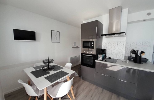 Saint-Hilaire-de-Riez Apartment | Modern Studio near Beach & Shops with Private Parking
