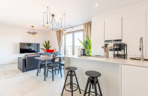 Sanem Apartment | Modern Stay: Balcony, Queen Bed, Near Suessem